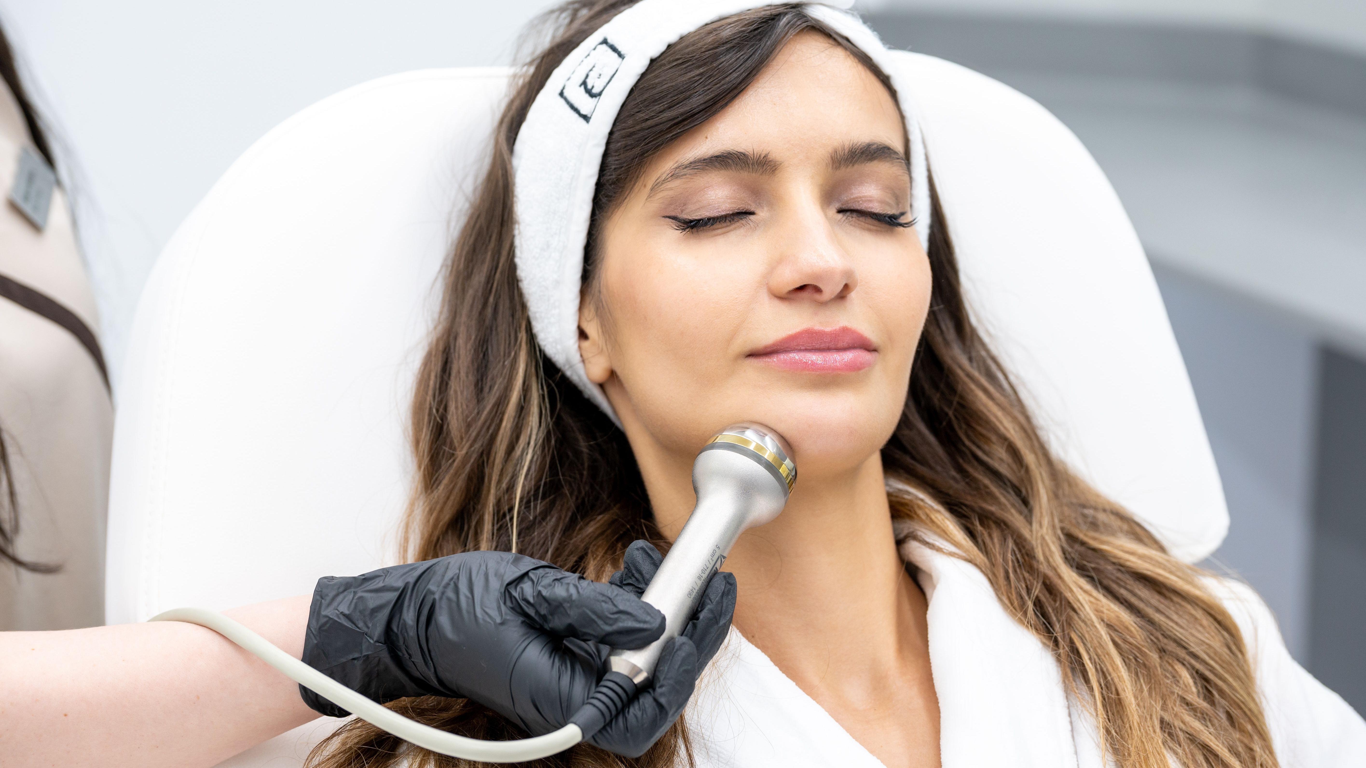 LDM ultrasound handpiece used on the face