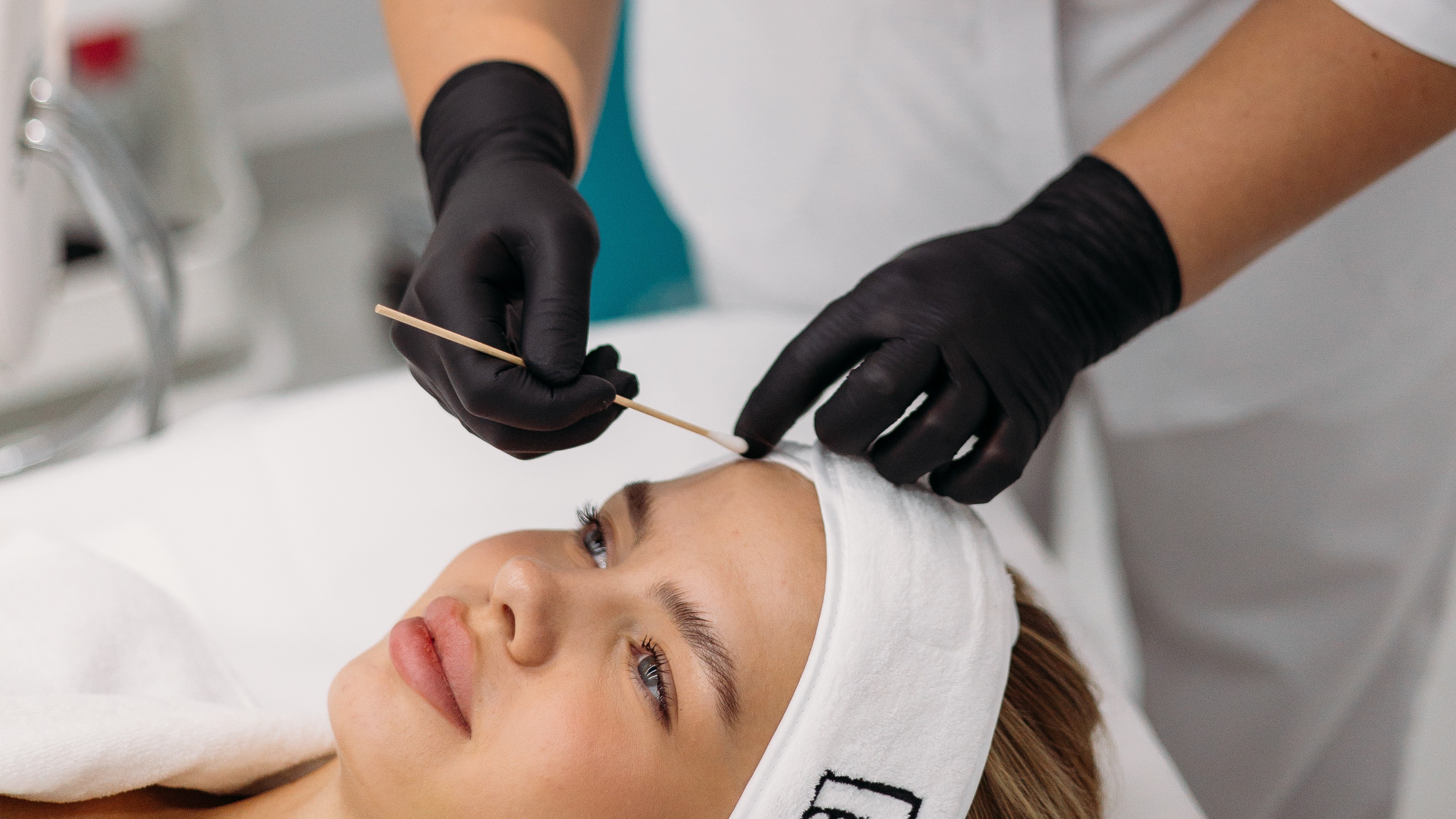 Topical application on the face, the exact ASCE+ facial gesture